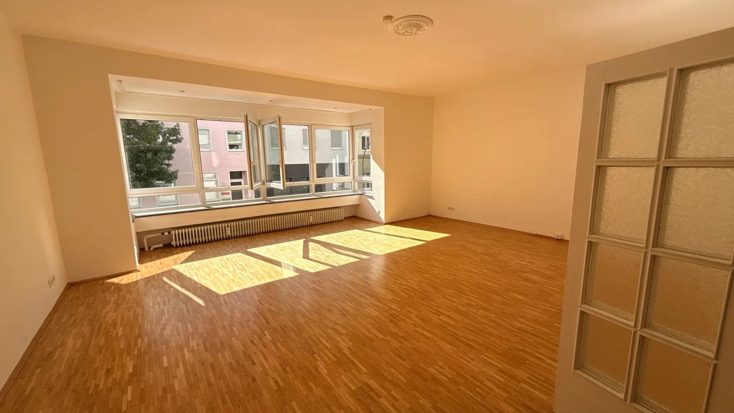 4 Zimmer Wohnung mit 140 m² in Düsseldorf – Bild 3