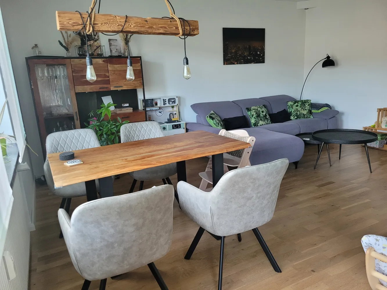 4 Zimmer Wohnung mit 100 m² in Düsseldorf – Bild 2