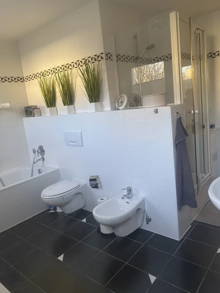 6 Zimmer Wohnung mit 150 m² in Dresden – Bild 1