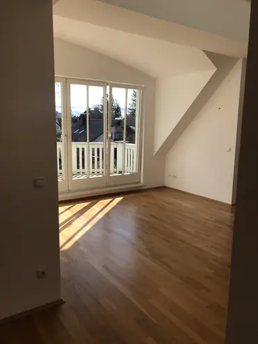 3 Zimmer Wohnung mit 81 m² in München – Bild 2