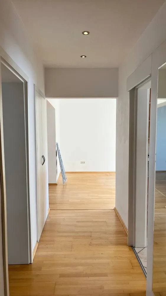 2 Zimmer Wohnung mit 75 m² in Duisburg – Bild 2
