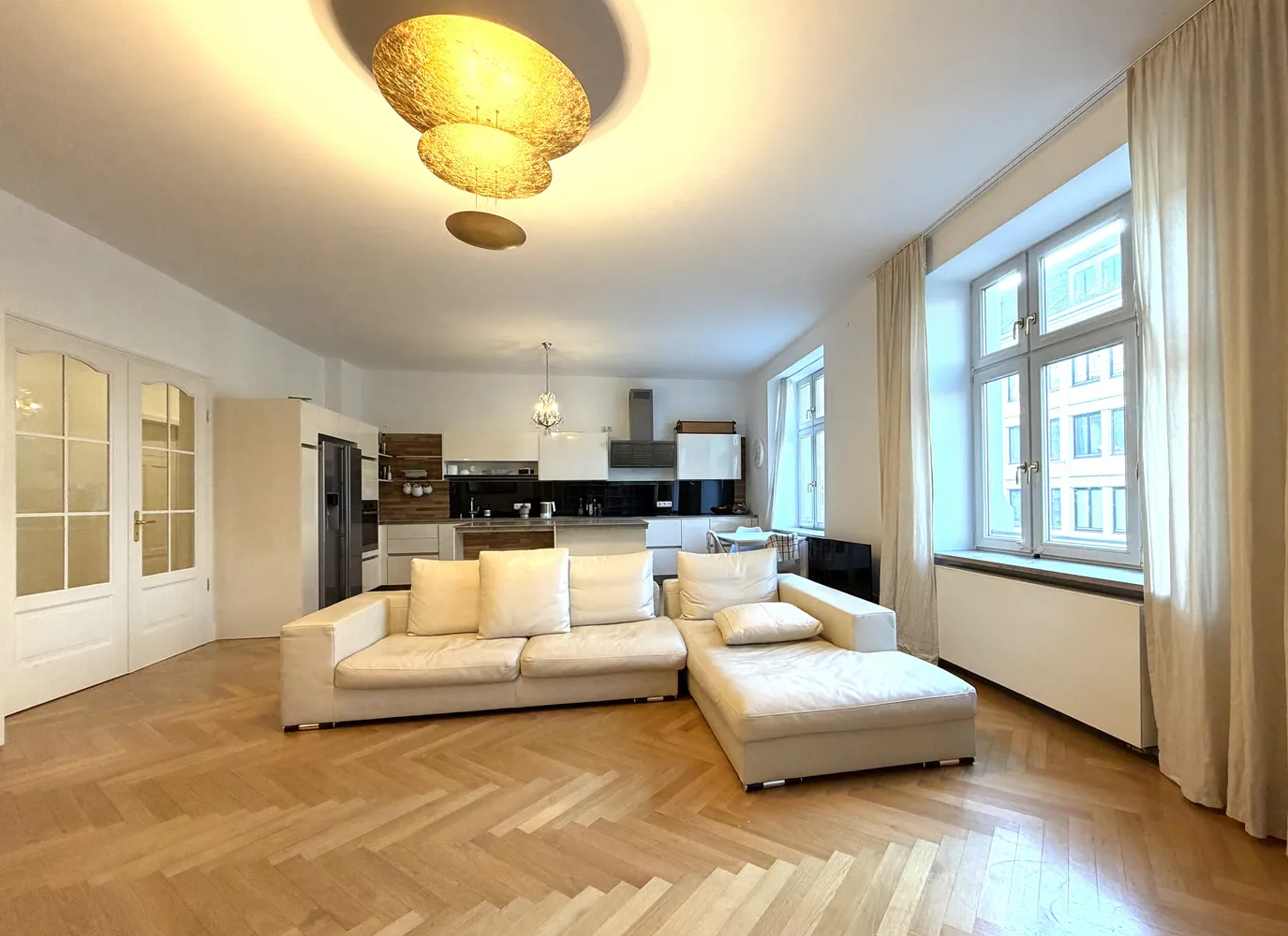 4 Zimmer Wohnung mit 142 m² in München – Bild 1