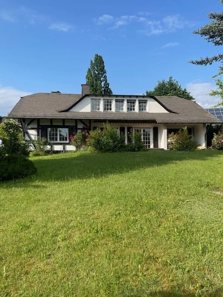 8 Zimmer Haus mit 230 m² in Dreieich – Bild 1
