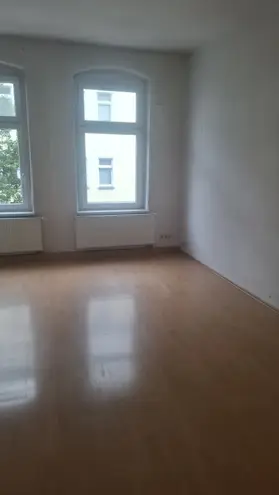 5 Zimmer Wohnung mit 104 m² in Halle (Saale) – Bild 2