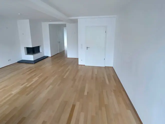 6 Zimmer Wohnung mit 200 m² in Düsseldorf – Bild 2