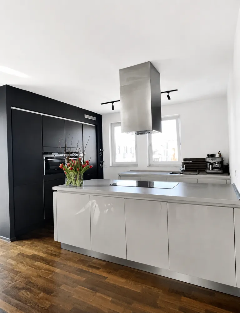 4 Zimmer Wohnung mit 145 m² in Frankfurt am Main – Bild 1