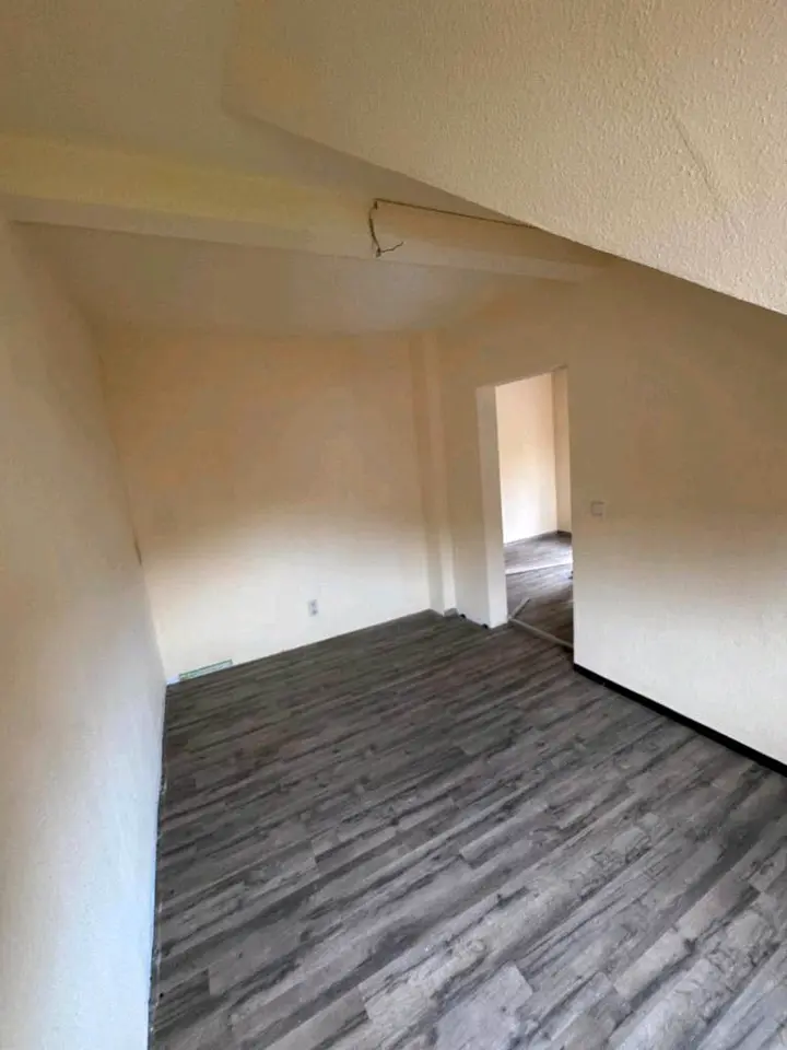 9 Zimmer Wohnung mit 107 m² in Aue-Bad Schlema – Bild 7