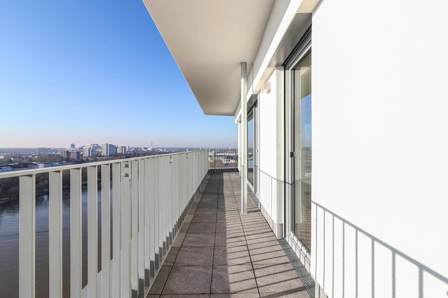 5 Zimmer Wohnung mit 188 m² in Frankfurt am Main – Bild 2