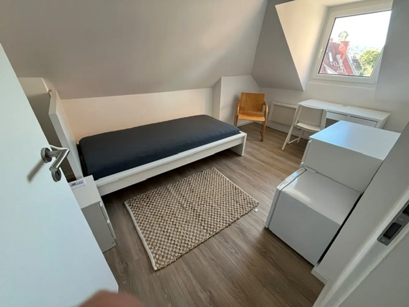 4 Zimmer Wohnung mit 10 m² in Stuttgart – Bild 1