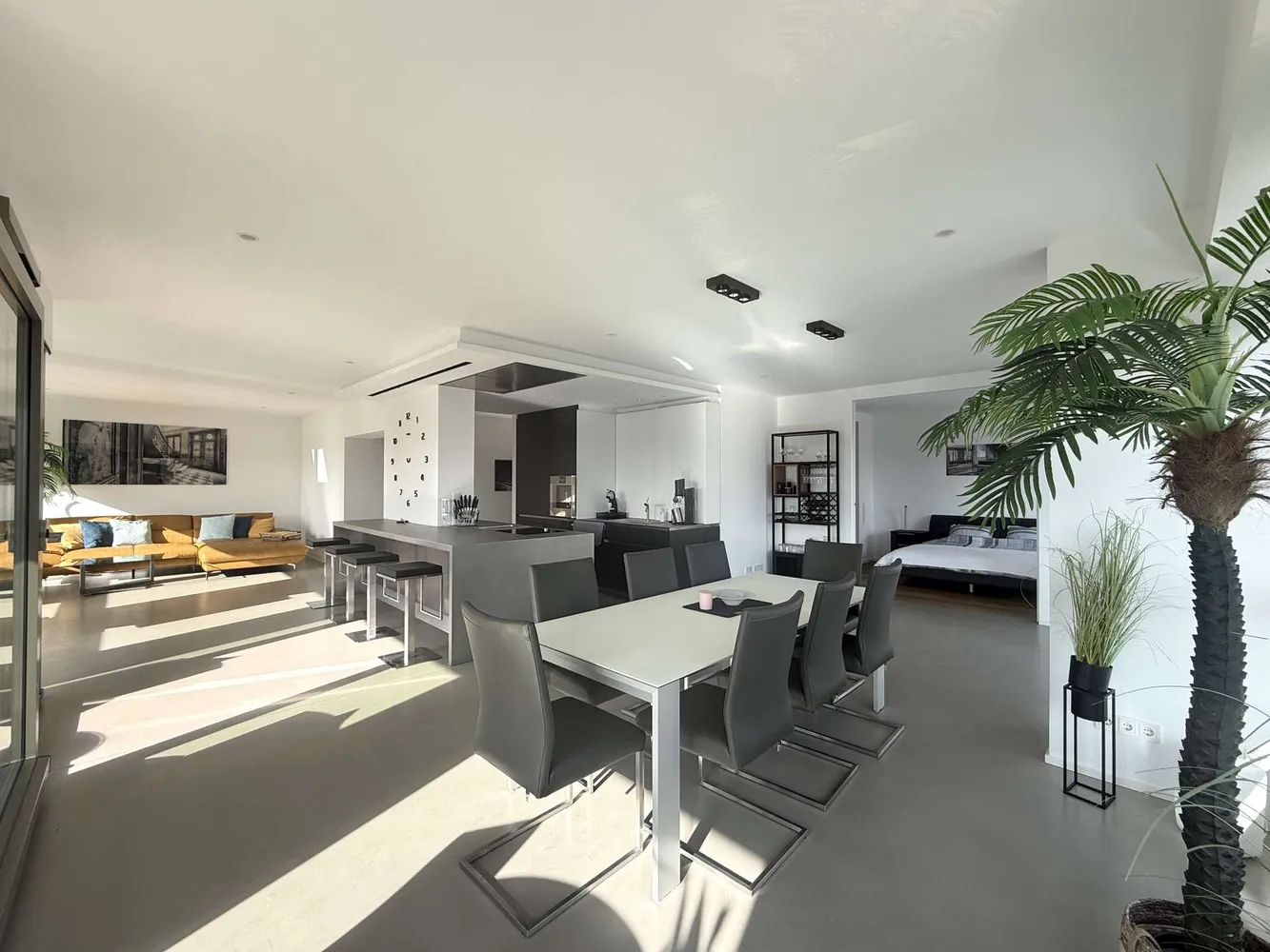 2 Zimmer Wohnung mit 133 m² in Köln – Bild 3