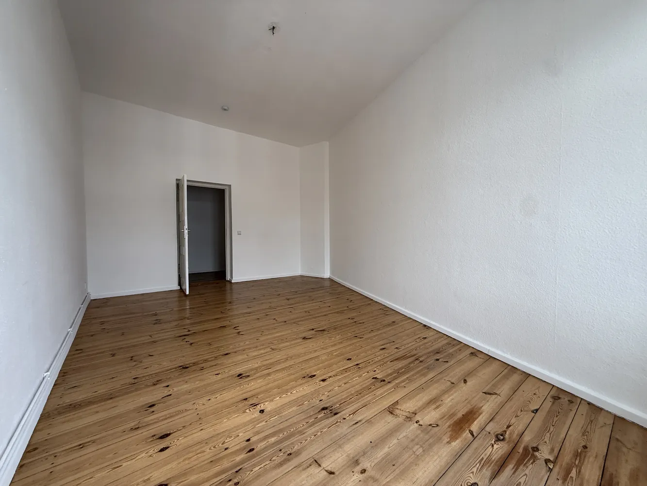 2 Zimmer Wohnung mit 89 m² in Berlin – Bild 2