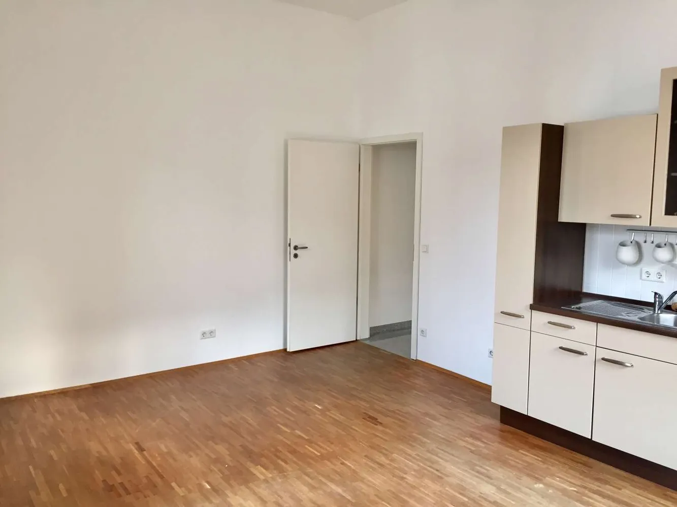 2 room apartment with 50 m² in Regensburg – Photo 3