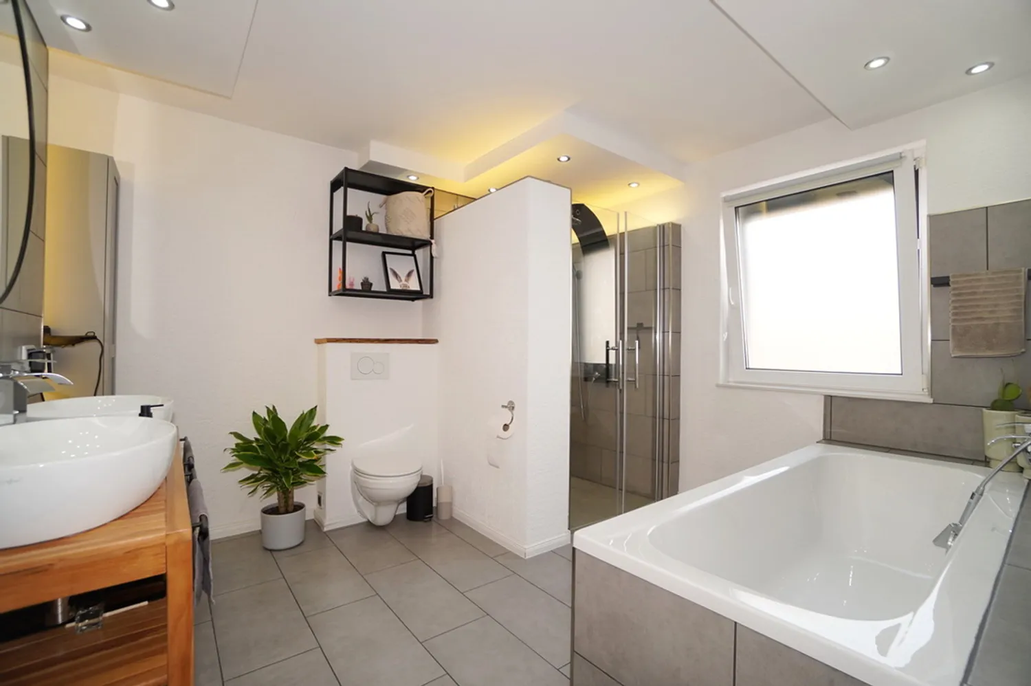 2 Zimmer Wohnung mit 106 m² in Bielefeld – Bild 2