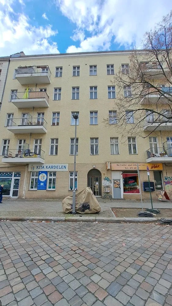 2 Zimmer Wohnung mit 87 m² in Berlin – Bild 1