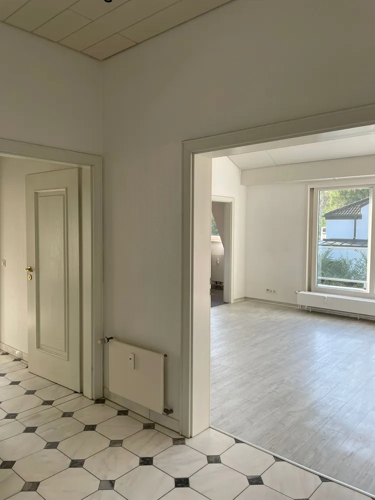 2 Zimmer Wohnung mit 105 m² in Düsseldorf – Bild 2