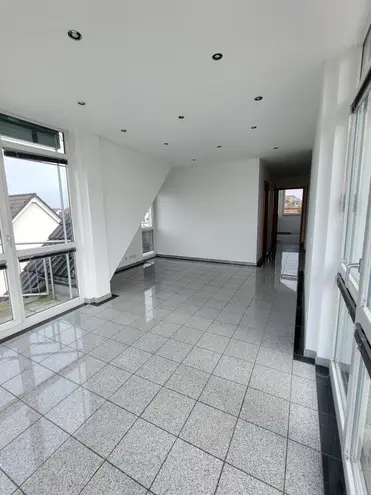 4 Zimmer Wohnung mit 110 m² in Frankfurt am Main – Bild 3