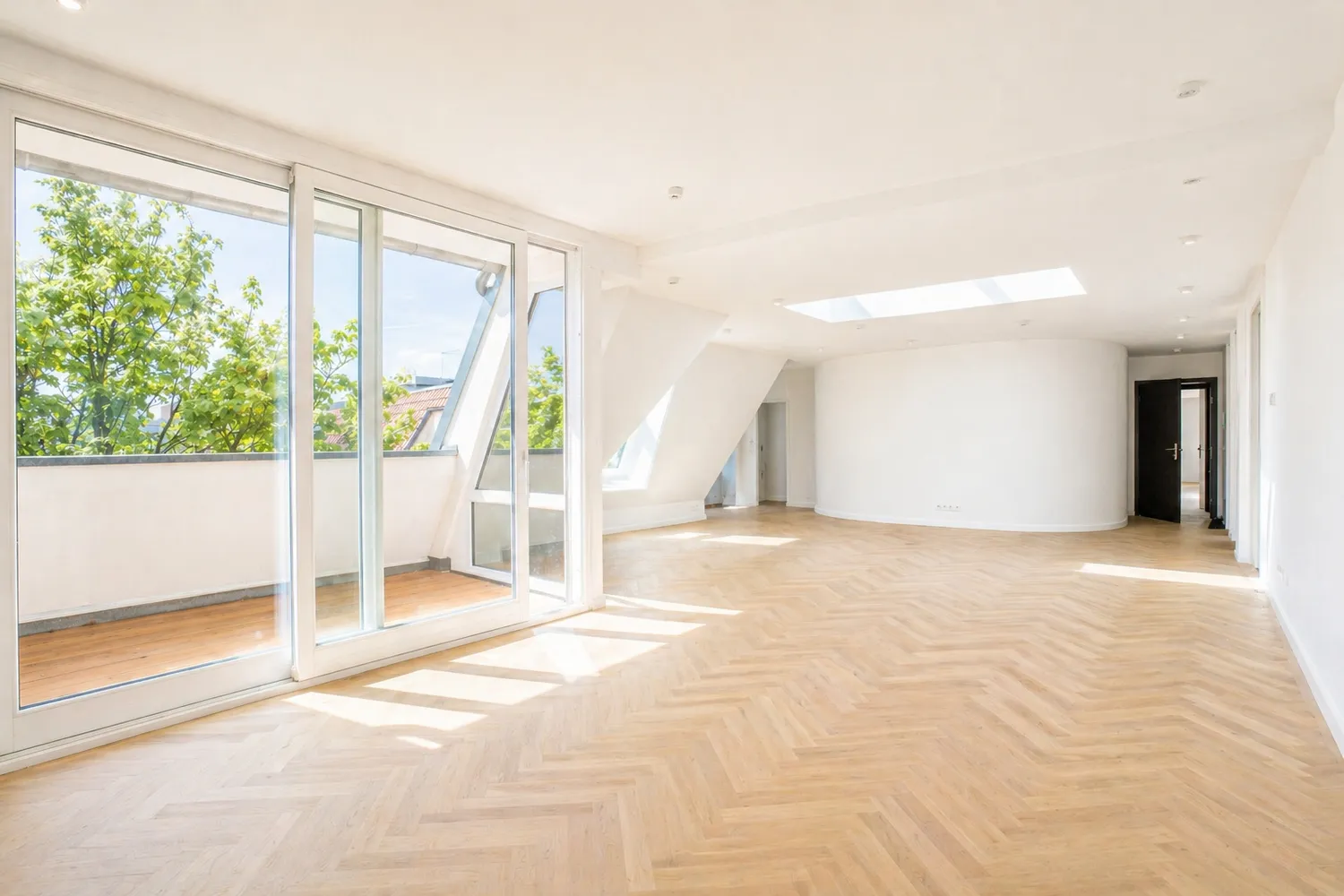 8 Zimmer Wohnung mit 330 m² in Berlin – Bild 1
