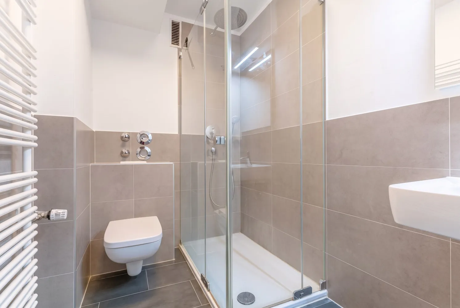 1 room apartment with 31 m² in Munich – Photo 9