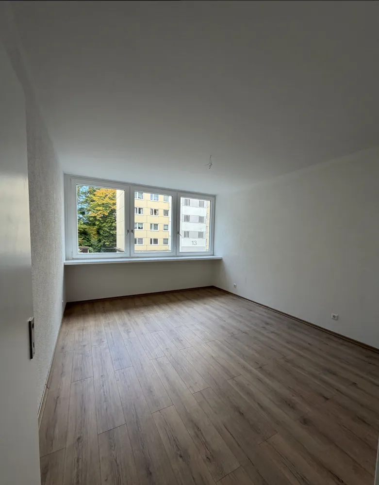 4 Zimmer Wohnung mit 126 m² in Karlsruhe – Bild 2