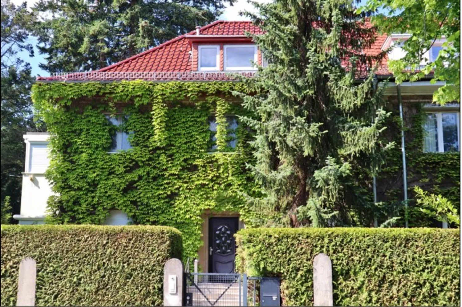 6 Zimmer Haus mit 215 m² in Berlin – Bild 1