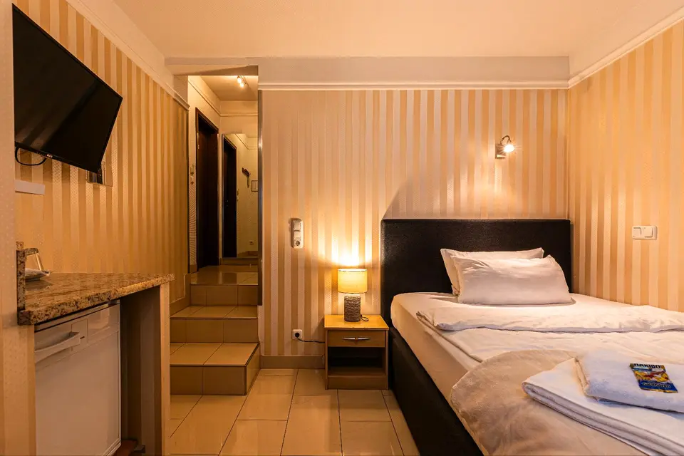 WG-Zimmer mit 30 m² in Frankfurt am Main – Bild 1