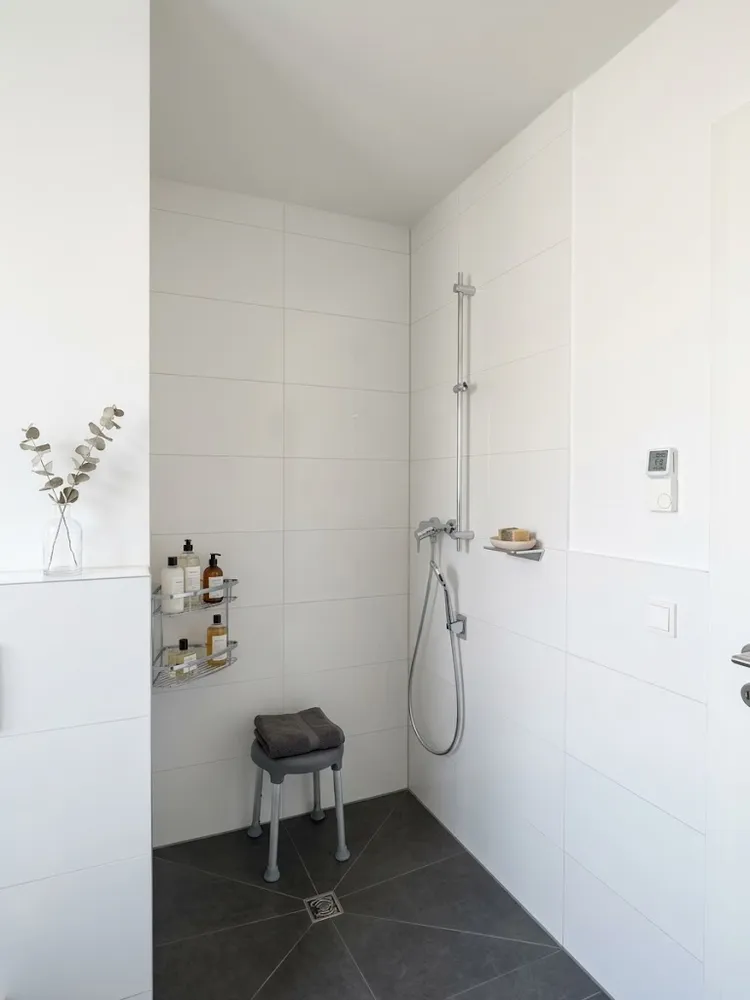 2 room apartment with 59 m² in Königswinter – Photo 1