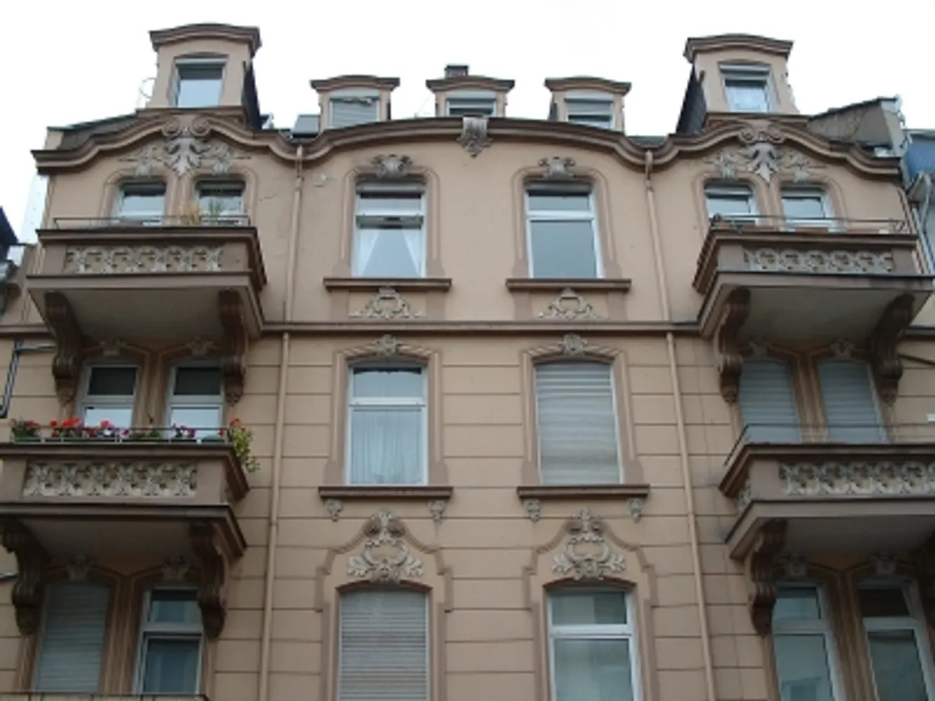 2 Zimmer Wohnung mit 58 m² in Wiesbaden – Bild 2