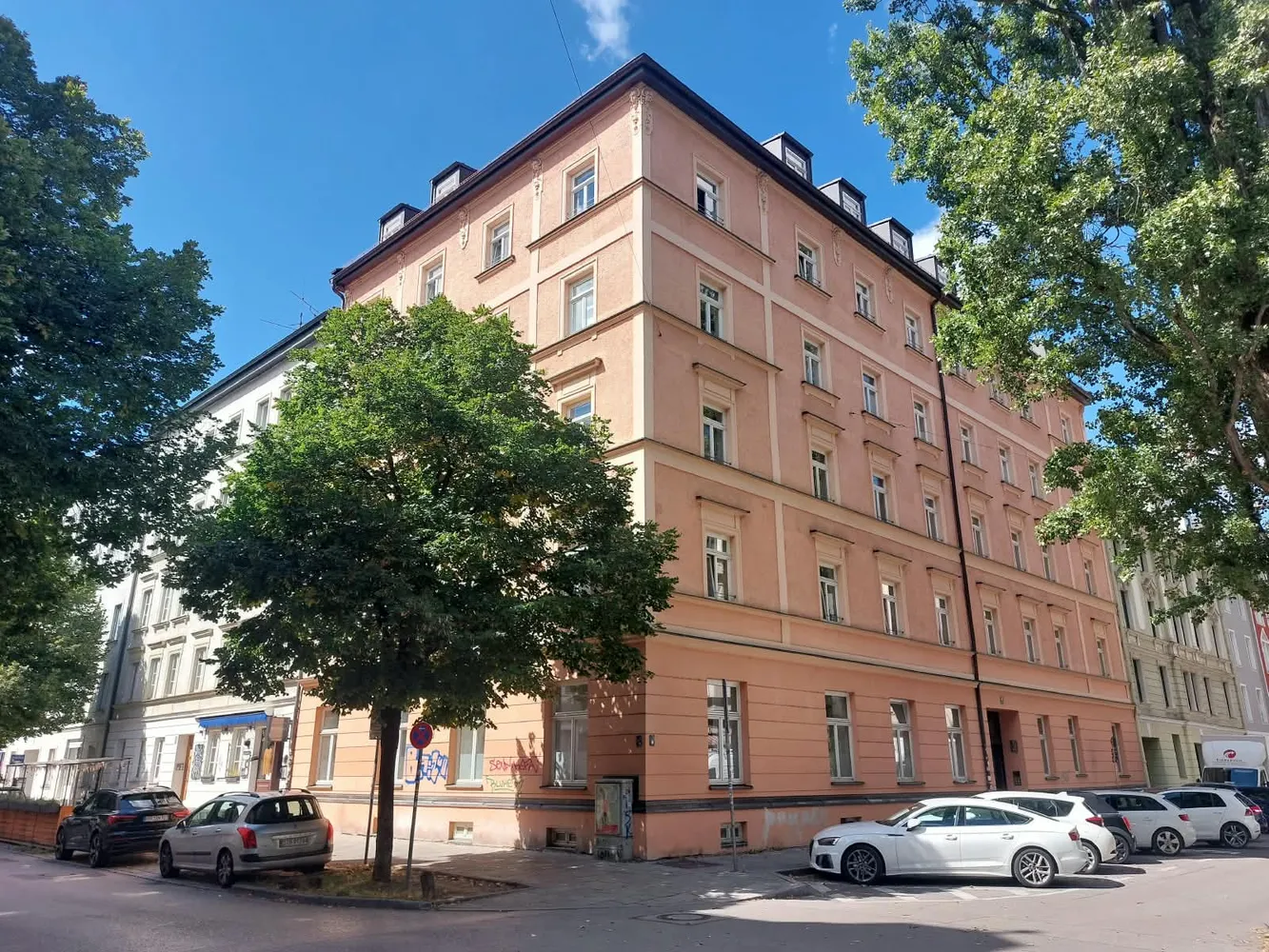 4 Zimmer Wohnung mit 120 m² in München – Bild 1