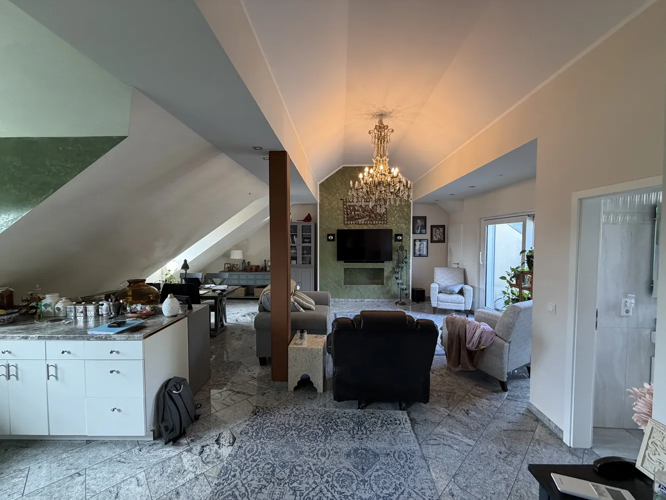 5 Zimmer Wohnung mit 165 m² in Wiesbaden – Bild 1
