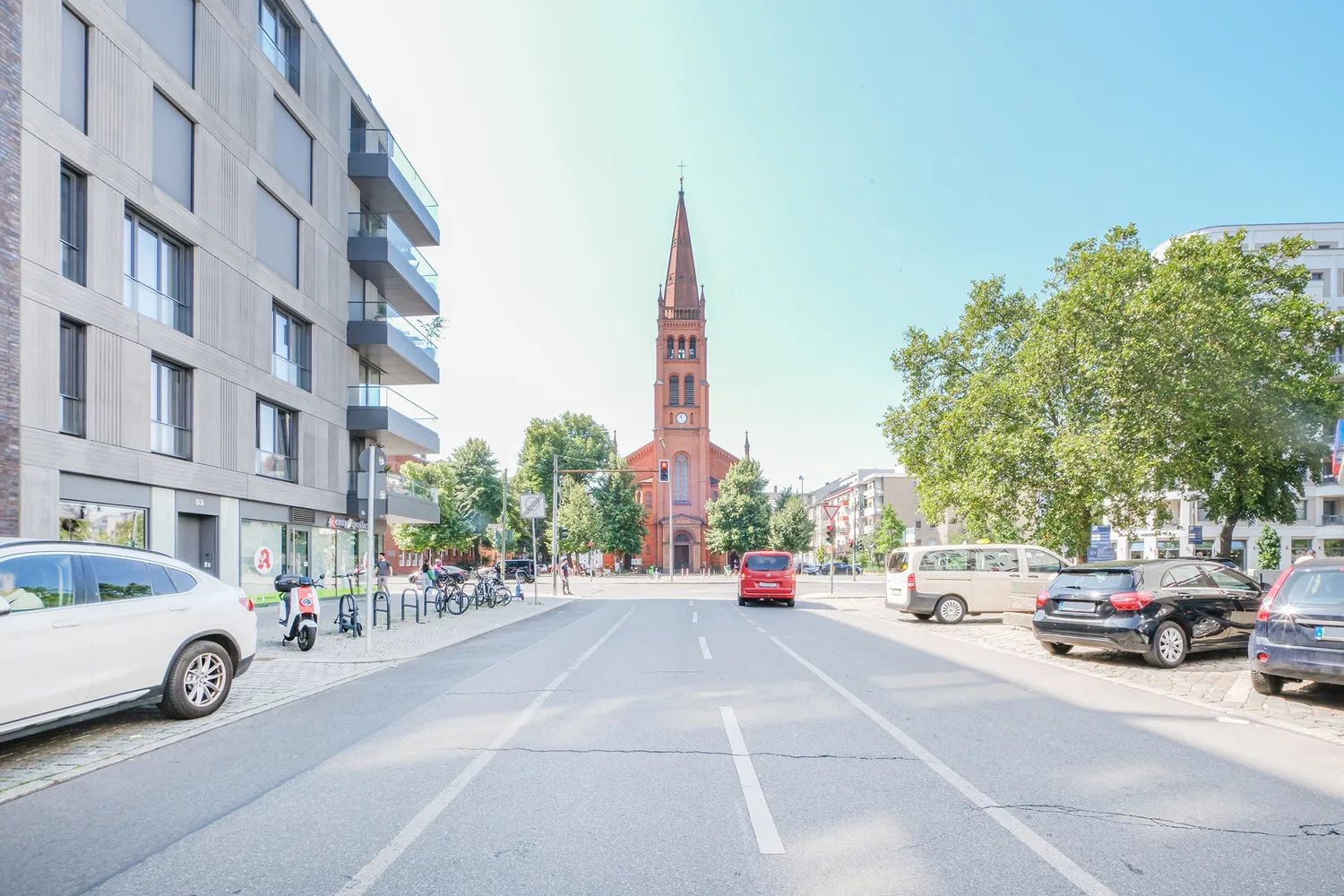 7 Zimmer Wohnung mit 300 m² in Berlin – Bild 2