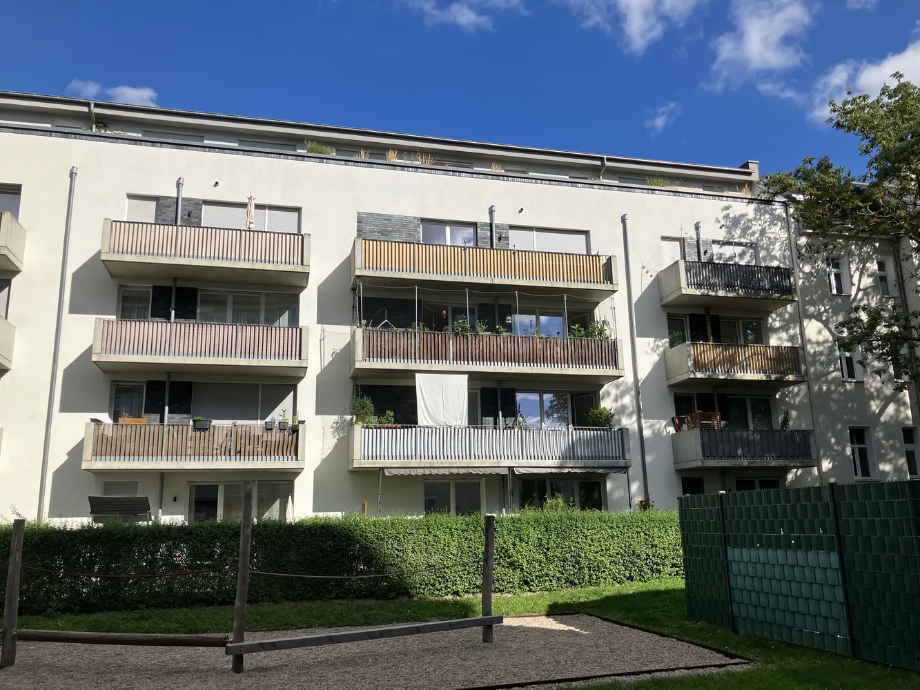 2 Zimmer Wohnung mit 639 m² in Berlin – Bild 3