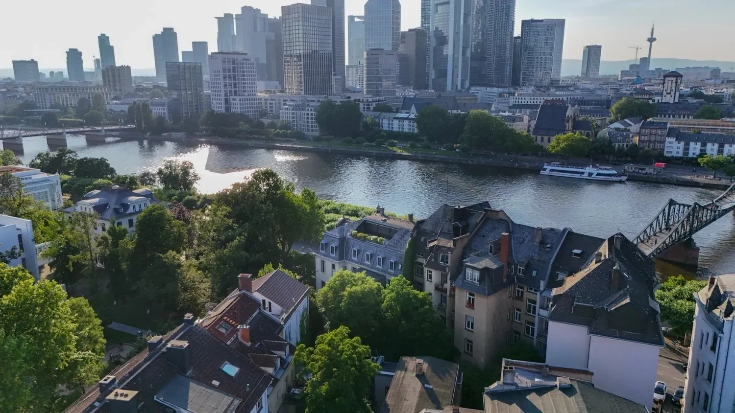 7 Zimmer Wohnung mit 347 m² in Frankfurt am Main – Bild 3
