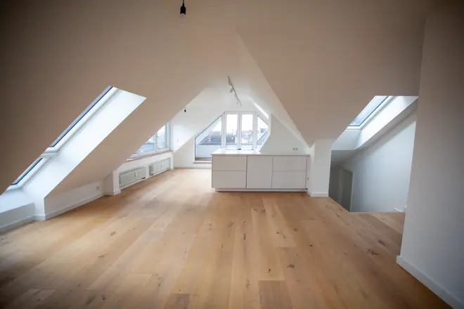 2 Zimmer Wohnung mit 82 m² in Frankfurt am Main – Bild 2