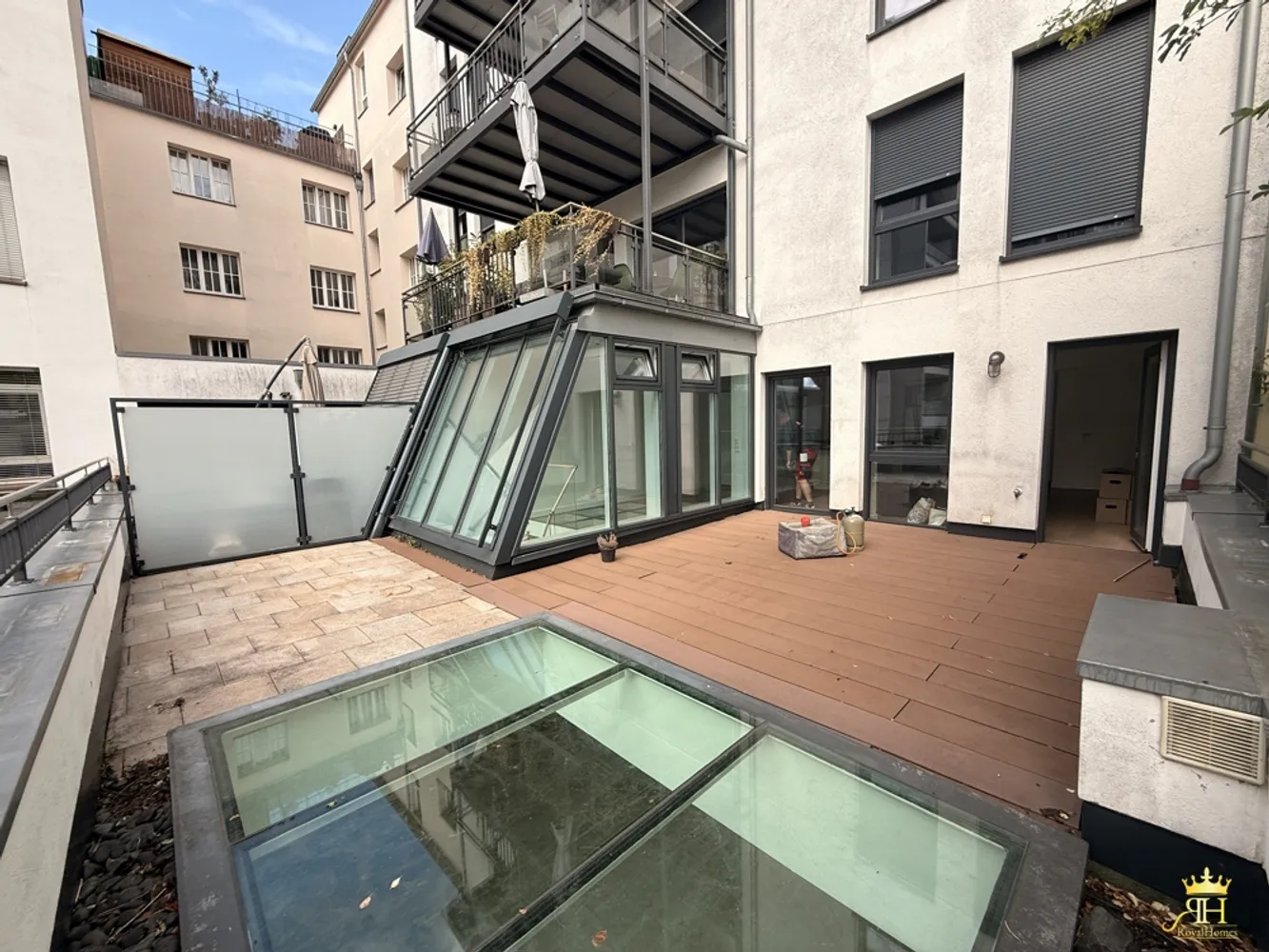 4 Zimmer Wohnung mit 168 m² in Köln – Bild 1