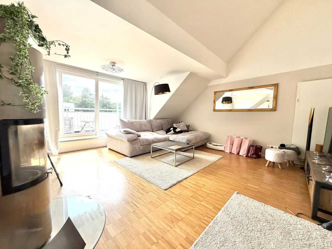 2 Zimmer Wohnung mit 76 m² in Hamburg – Bild 3
