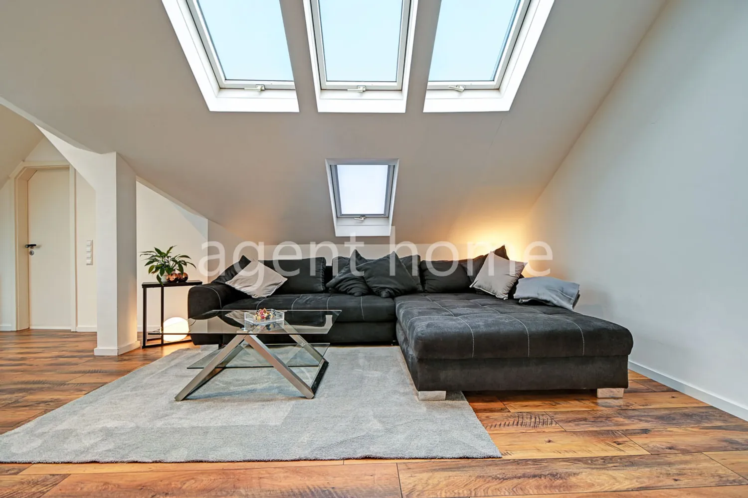 2 Zimmer Wohnung mit 85 m² in Stuttgart – Bild 1