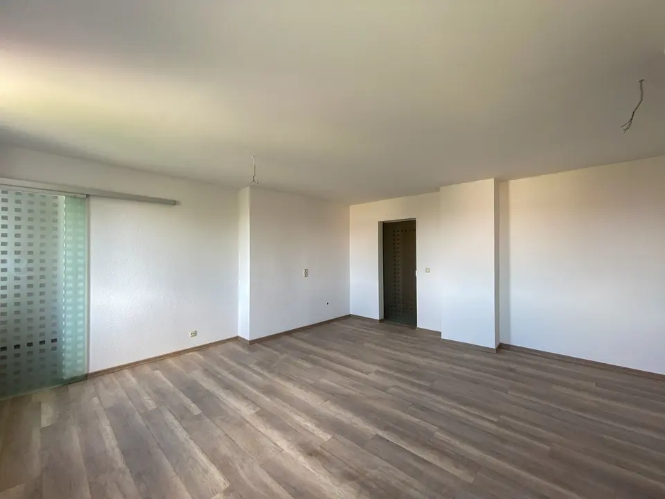 4 Zimmer Wohnung mit 90 m² in Weißenfels – Bild 2