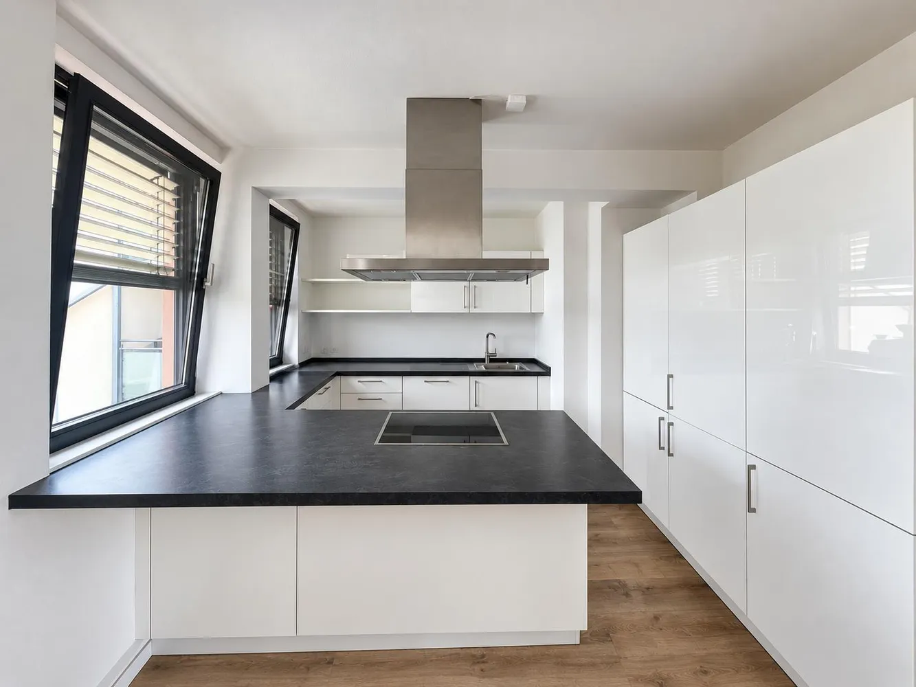 4 Zimmer Wohnung mit 104 m² in Düsseldorf – Bild 2