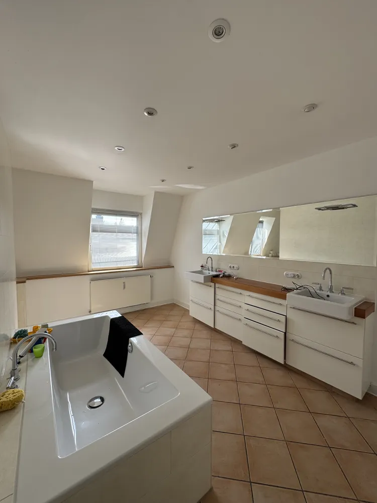 8 Zimmer Wohnung mit 275 m² in München – Bild 8