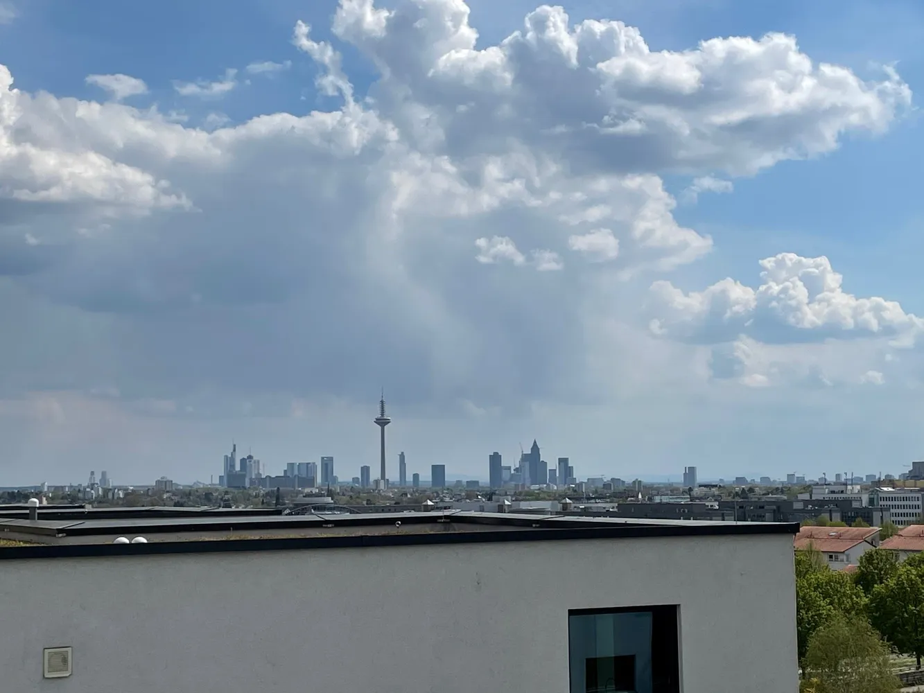 3 Zimmer Wohnung mit 100 m² in Frankfurt am Main – Bild 1