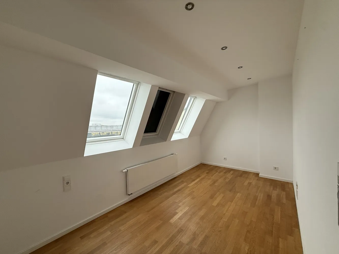 8 Zimmer Wohnung mit 292 m² in Leipzig – Bild 1