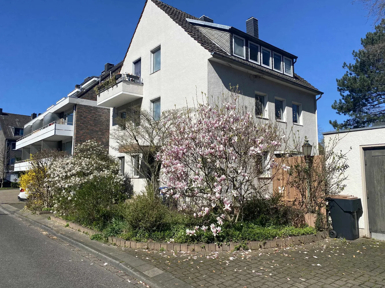 2 Zimmer Wohnung mit 65 m² in Düsseldorf – Bild 1