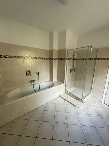 3 Zimmer Wohnung mit 100 m² in Halle (Saale) – Bild 11