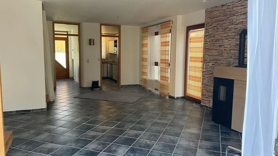 4 Zimmer Wohnung mit 160 m² in Herrenberg – Bild 2