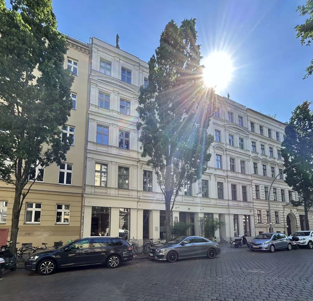2 Zimmer Wohnung mit 81 m² in Berlin – Bild 1