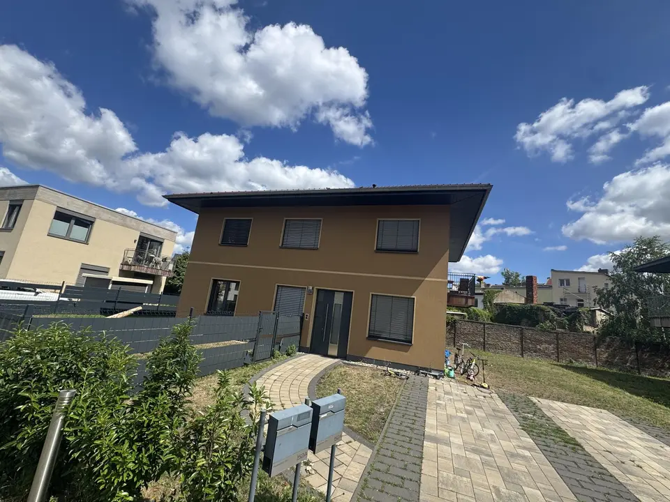 4 Zimmer Wohnung mit 105 m² in Berlin – Bild 2