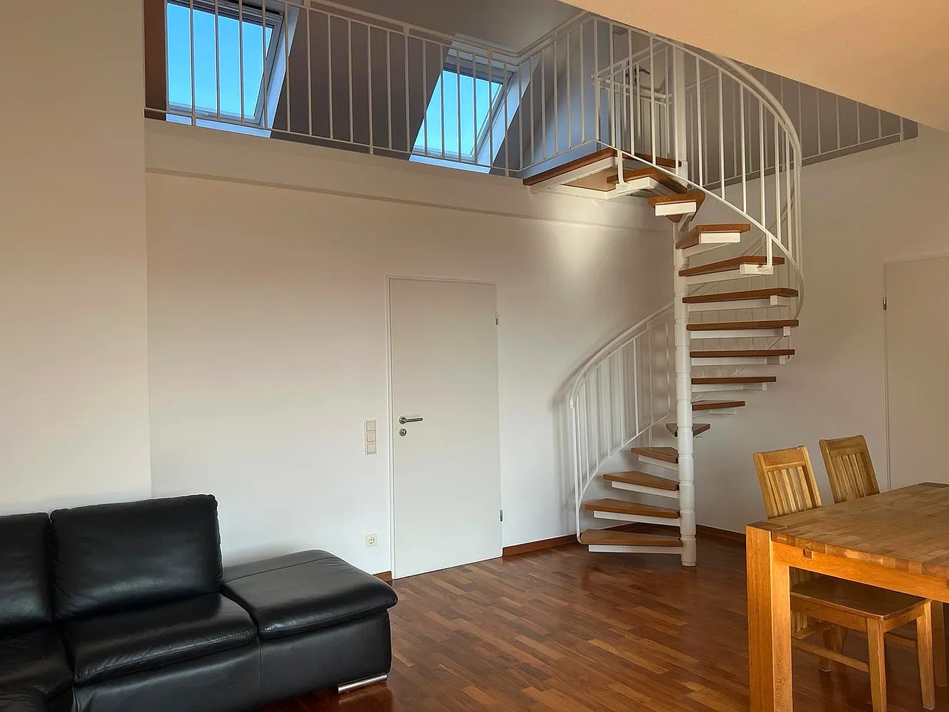 4 Zimmer Wohnung mit 125 m² in Düsseldorf – Bild 3