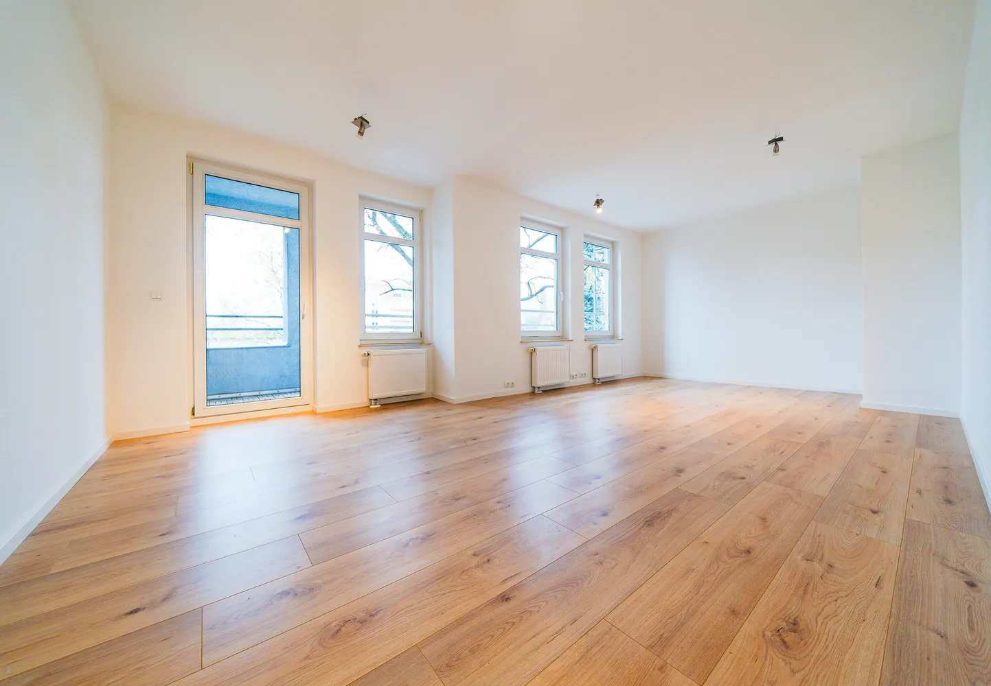 5 Zimmer Wohnung mit 180 m² in Dresden – Bild 2
