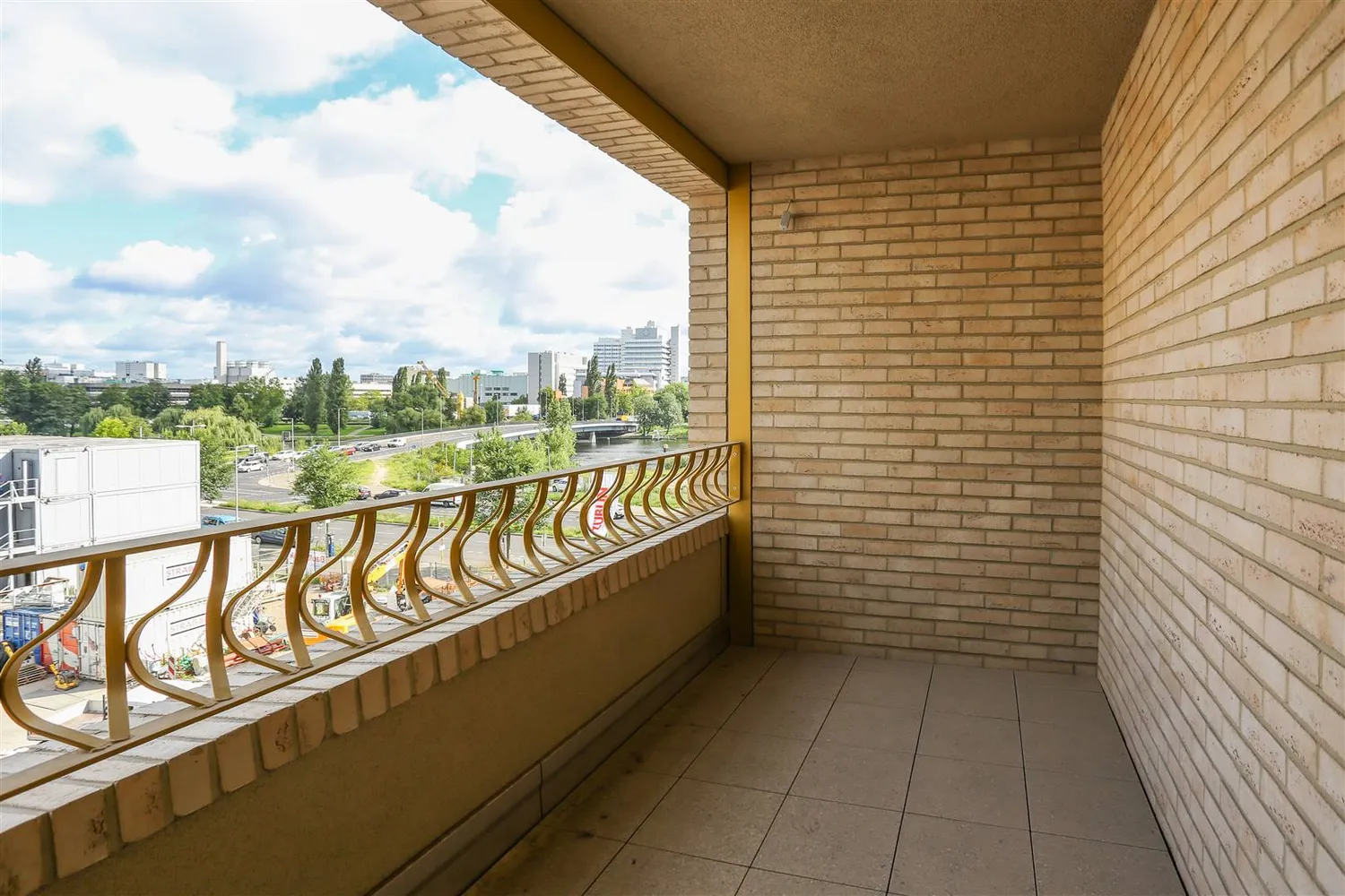 2 Zimmer Wohnung mit 83 m² in Berlin – Bild 11