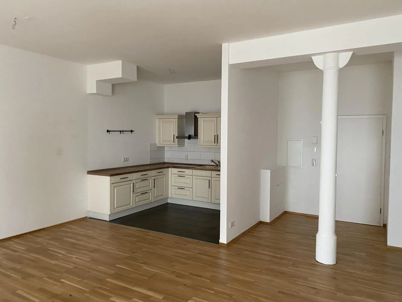 2 Zimmer Wohnung mit 76 m² in Halle (Saale) – Bild 2